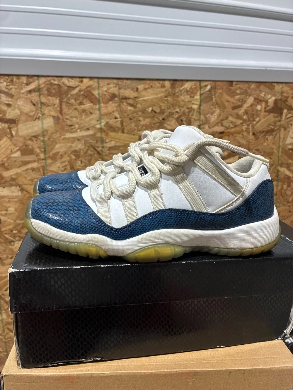 Jordan Low-Top Sneakers in White and Blue